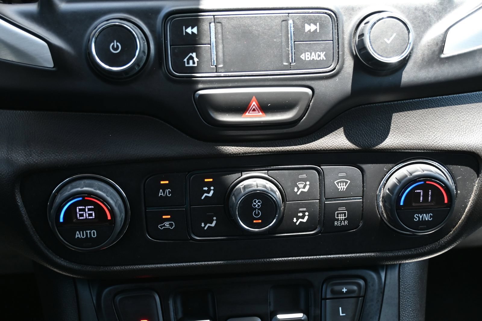 Used 2021 GMC Terrain SLT w/ LPO, 'HIT The Road' Package FWD image 21