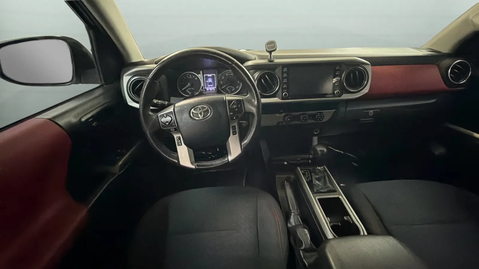 Used 2020 Toyota Tacoma SR5 RWD image 10