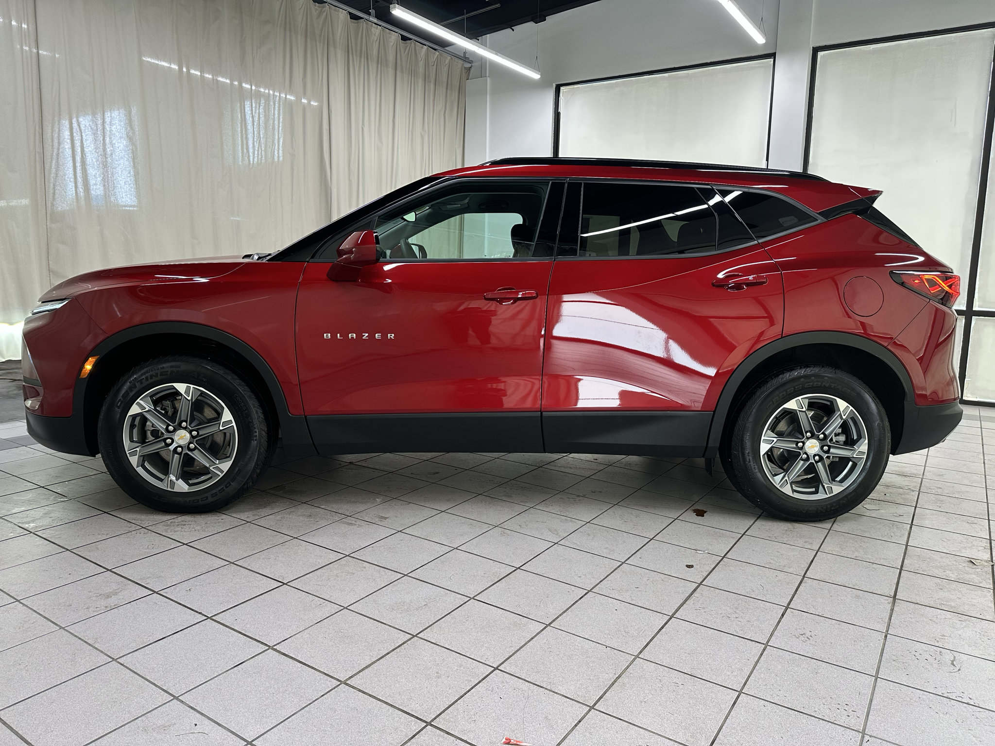 Used 2025 Chevrolet Blazer LT w/ Convenience Package FWD image 8
