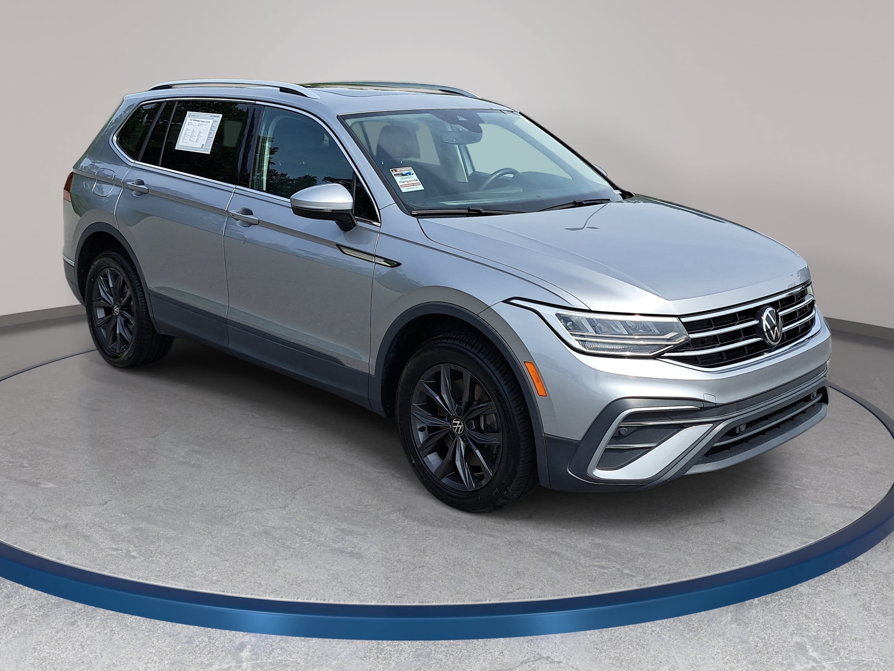Certified 2022 Volkswagen Tiguan SE w/ Panoramic Sunroof Package AWD/4WD image 3