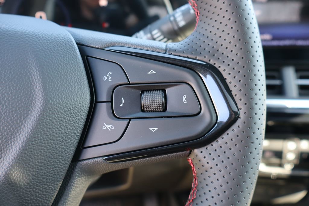 New 2026 Chevrolet Trax RS w/ Sunroof Package image 13