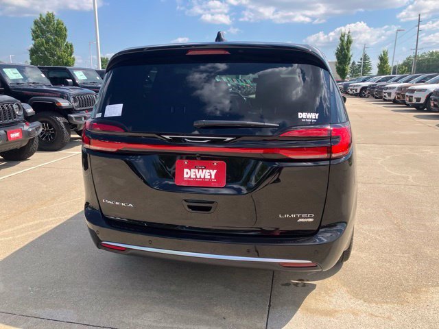 New 2027 Chrysler Pacifica Limited AWD/4WD image 7