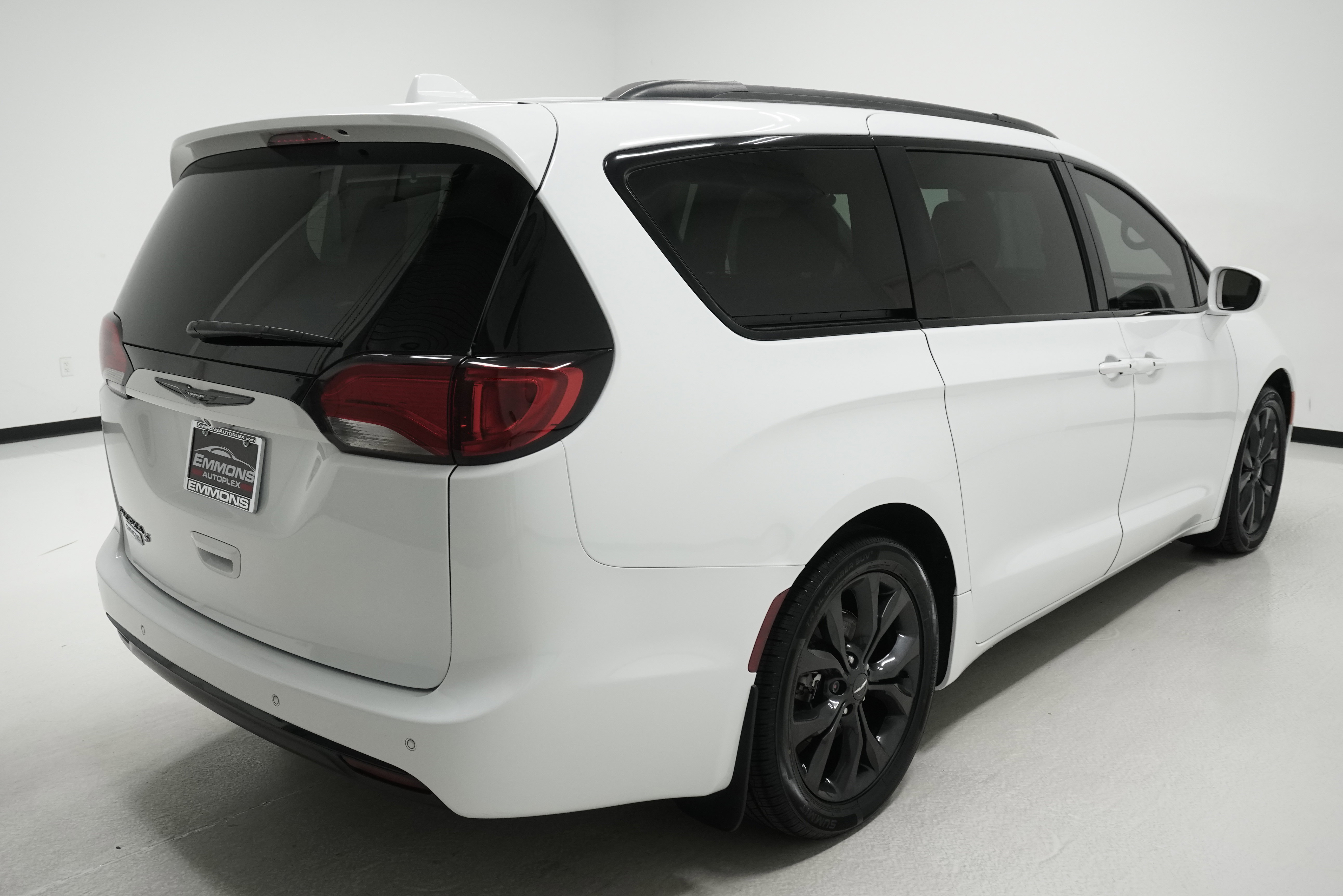 Used 2020 Chrysler Pacifica Touring-L Plus image 4