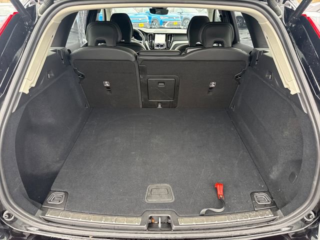 Used 2025 Volvo XC60 B5 Plus AWD/4WD image 13