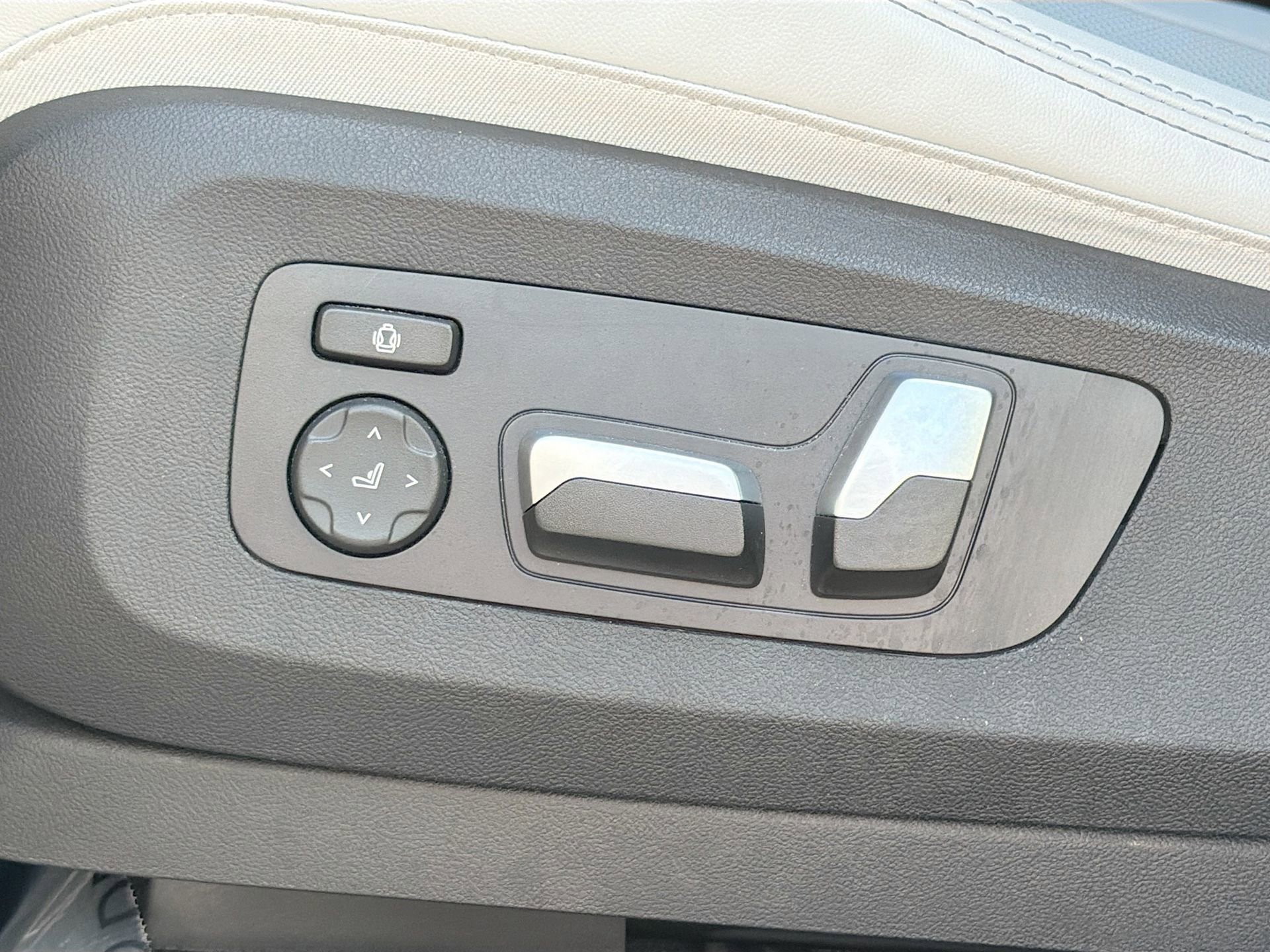 Certified 2024 BMW X5 sDrive40i w/ Premium Package image 26