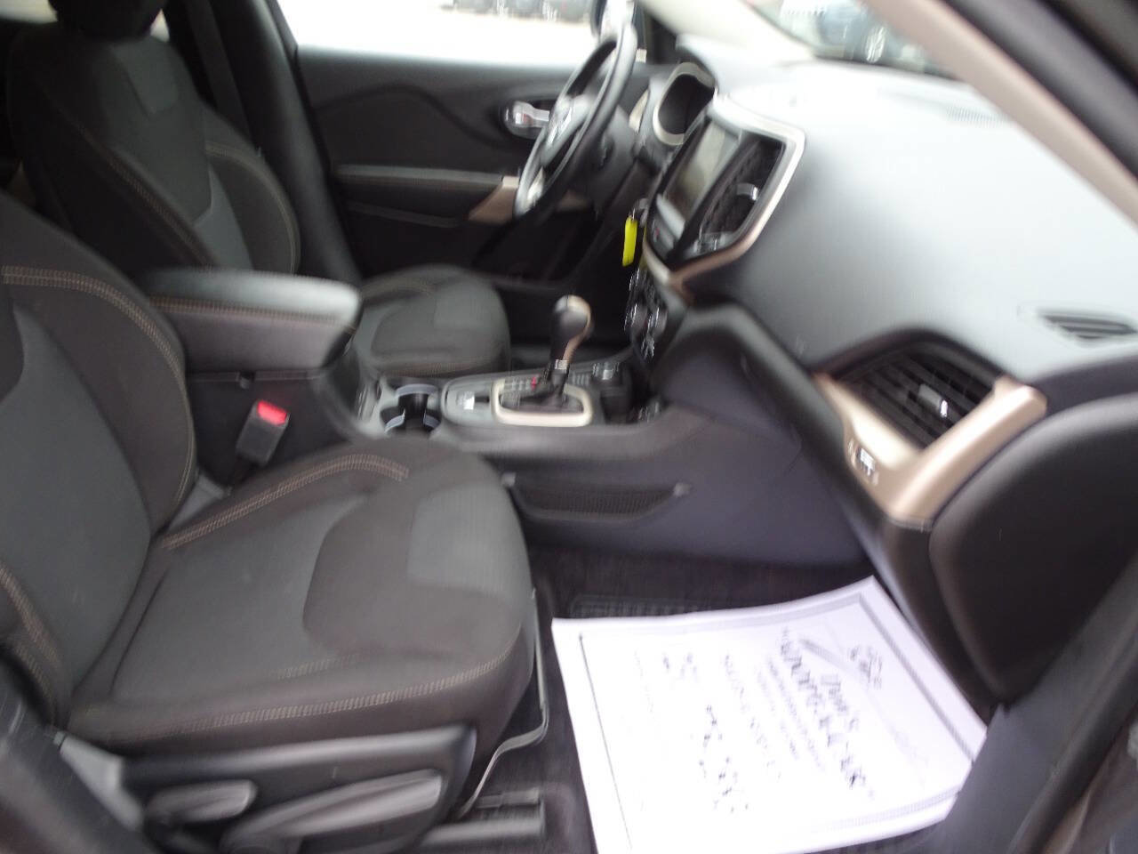 Used 2018 Jeep Cherokee Latitude w/ Quick Order Package 26T image 36