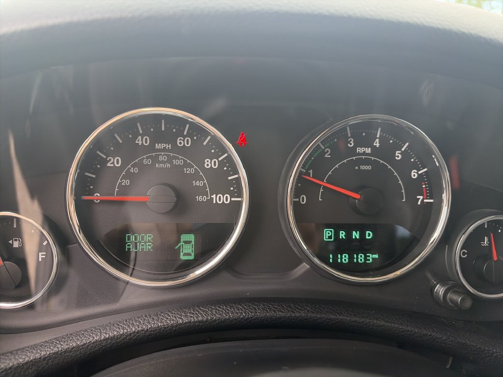 Used 2017 Jeep Wrangler Unlimited Sahara w/ Connectivity Group AWD/4WD image 31