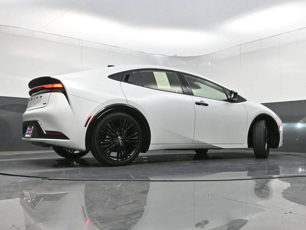 Used 2026 Toyota Prius FWD image 32