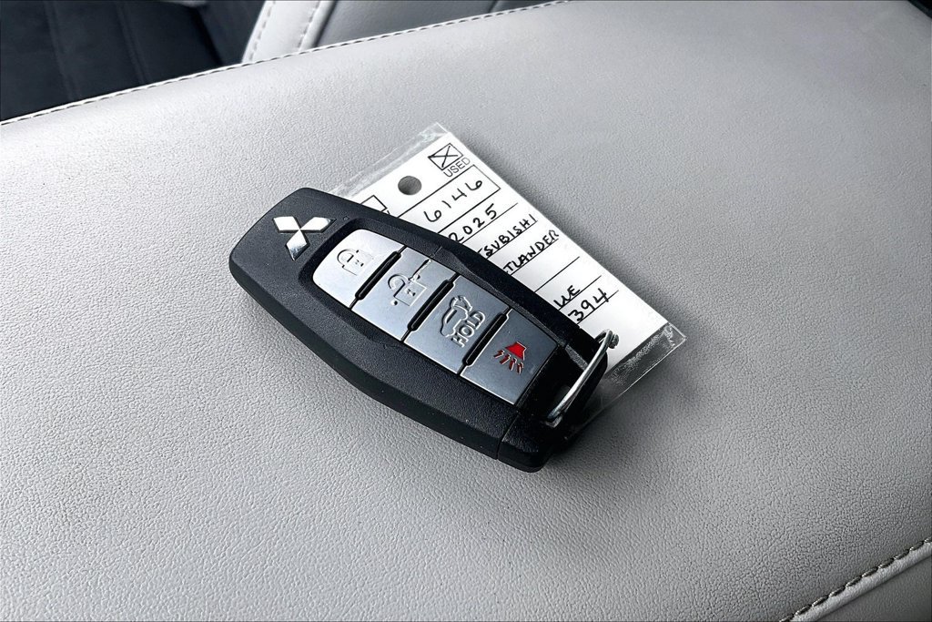 Used 2025 Mitsubishi Outlander SE AWD/4WD image 11