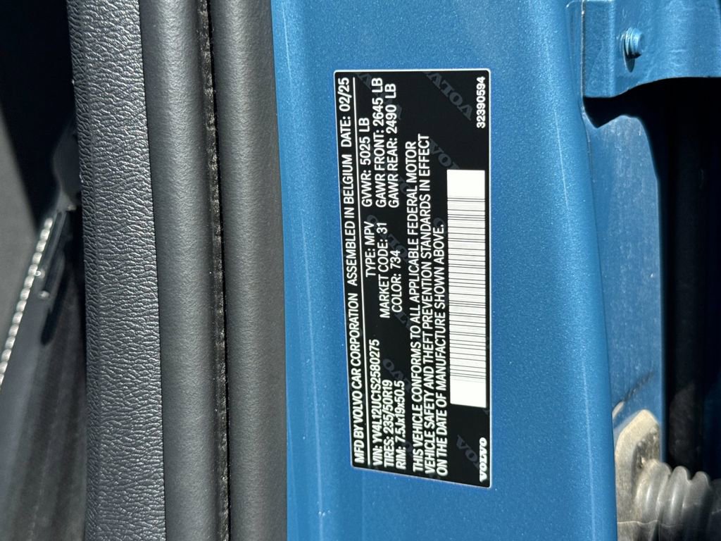 Certified 2025 Volvo XC40 B5 Plus image 28