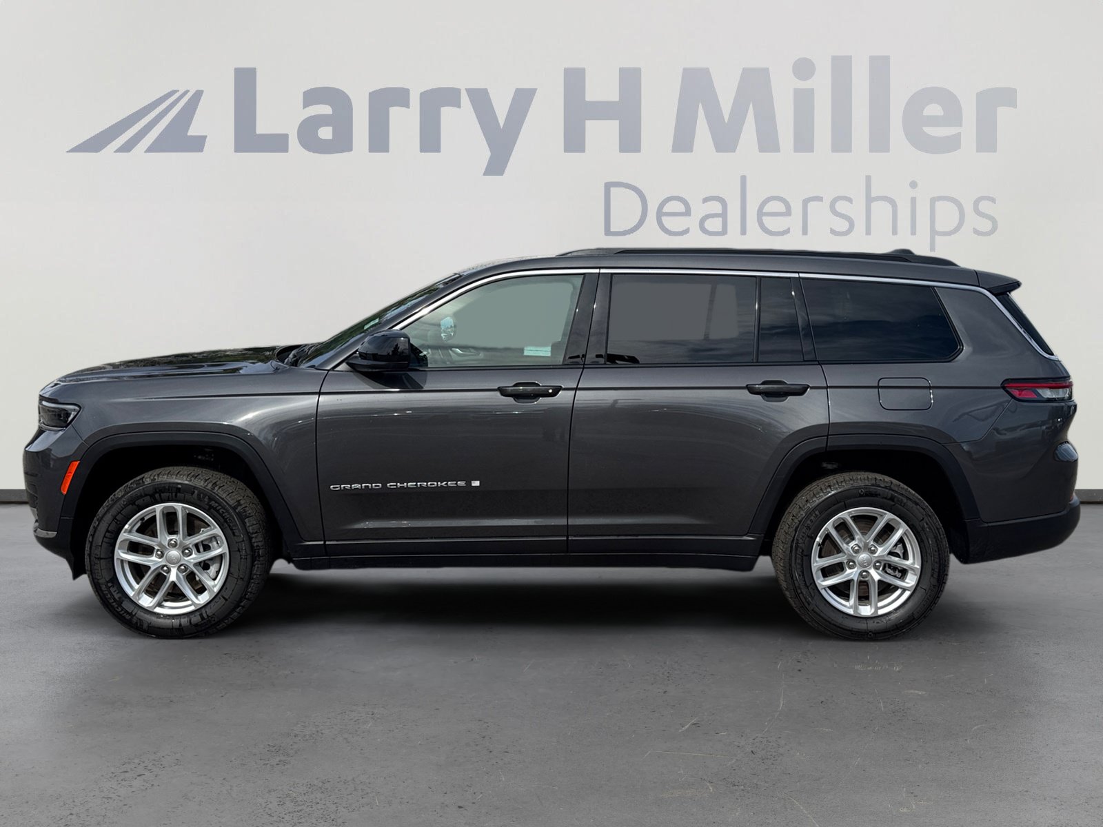 New 2026 Jeep Grand Cherokee L 2WD image 2