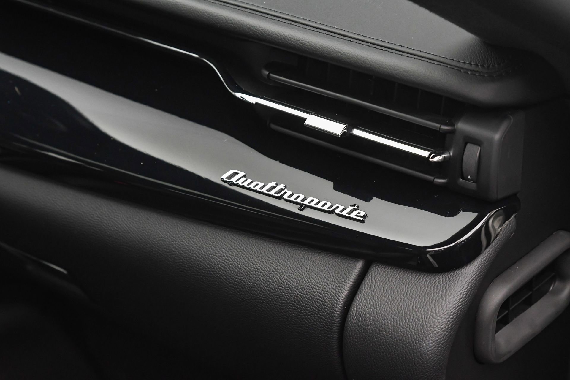 Used 2022 Maserati Quattroporte Modena Q4 image 47