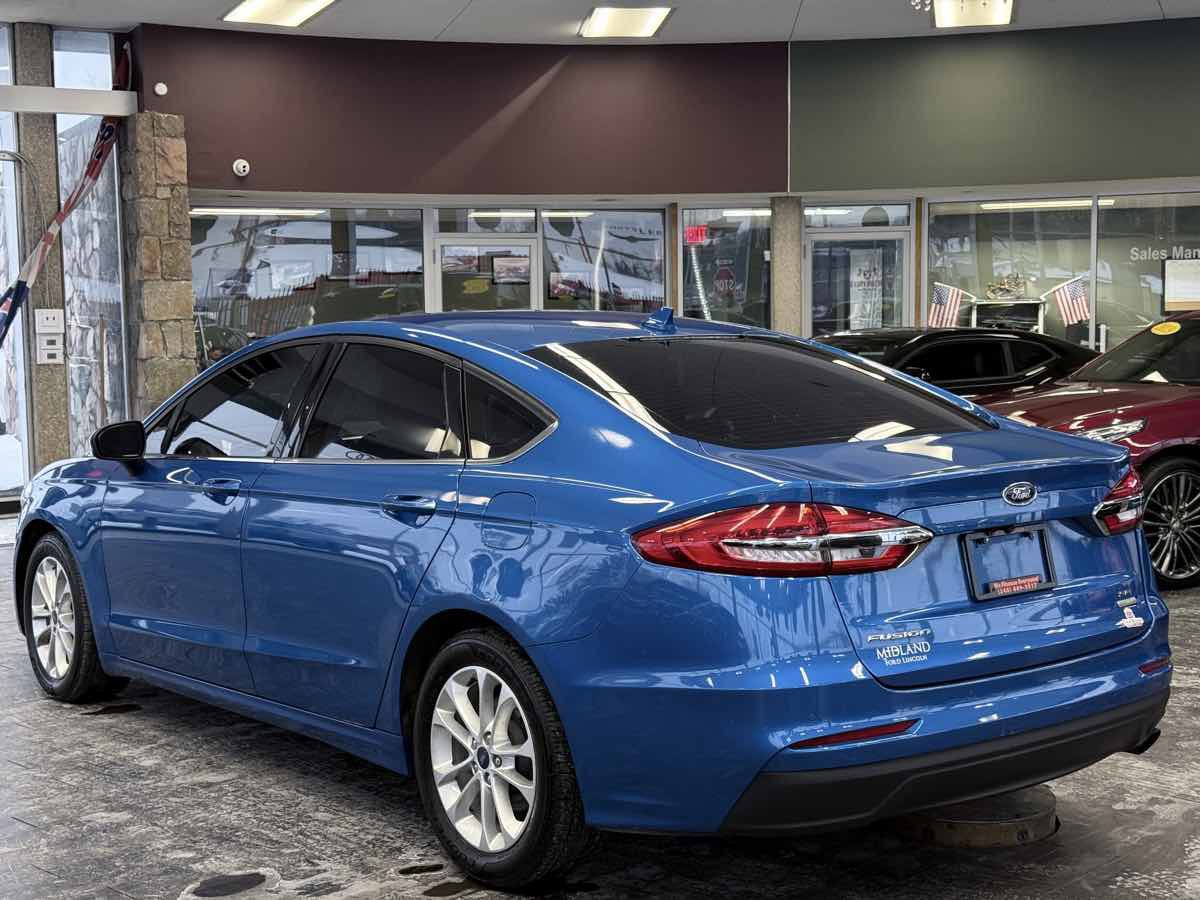 Used 2019 Ford Fusion SE image 9