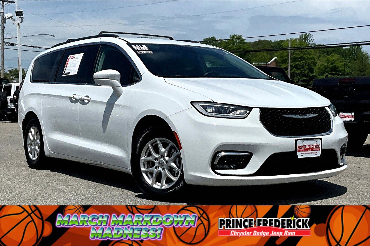 Used 2022 Chrysler Pacifica Touring-L image 1