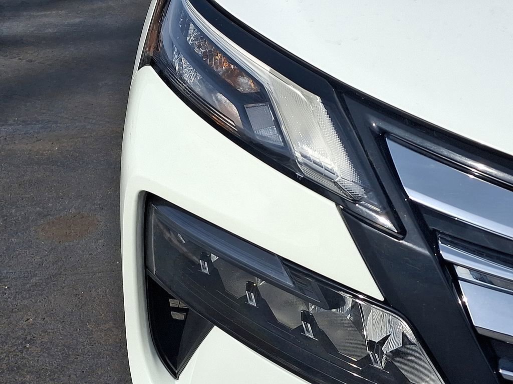 Used 2024 Nissan Rogue S image 9