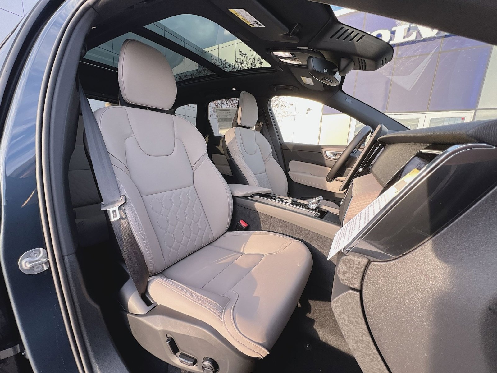 New 2026 Volvo XC60 B5 Plus w/ Protection Package Premier AWD/4WD image 27