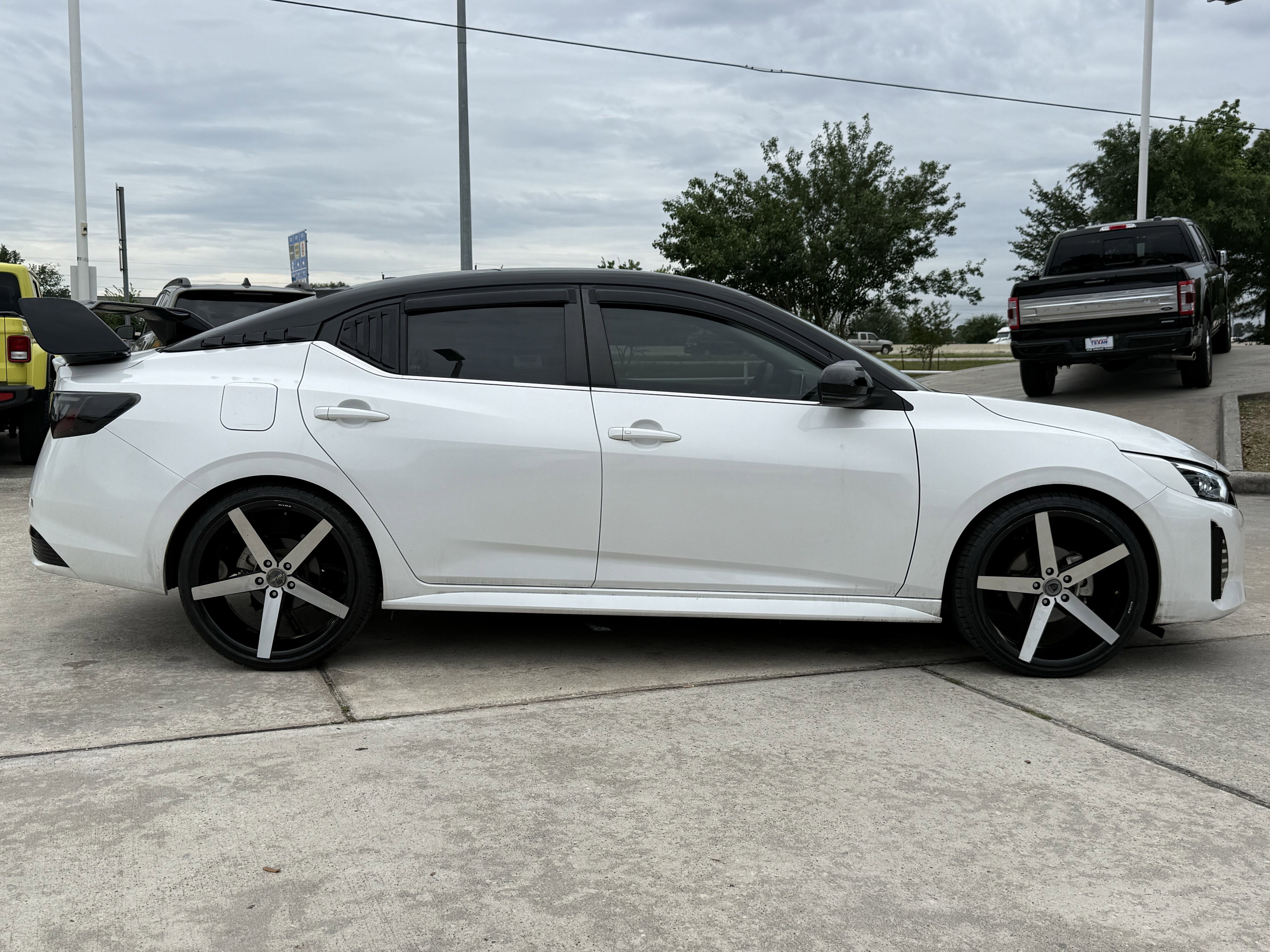 Used 2024 Nissan Sentra SR image 3