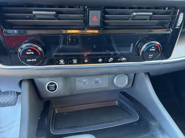 Used 2023 Nissan Rogue SV image 16