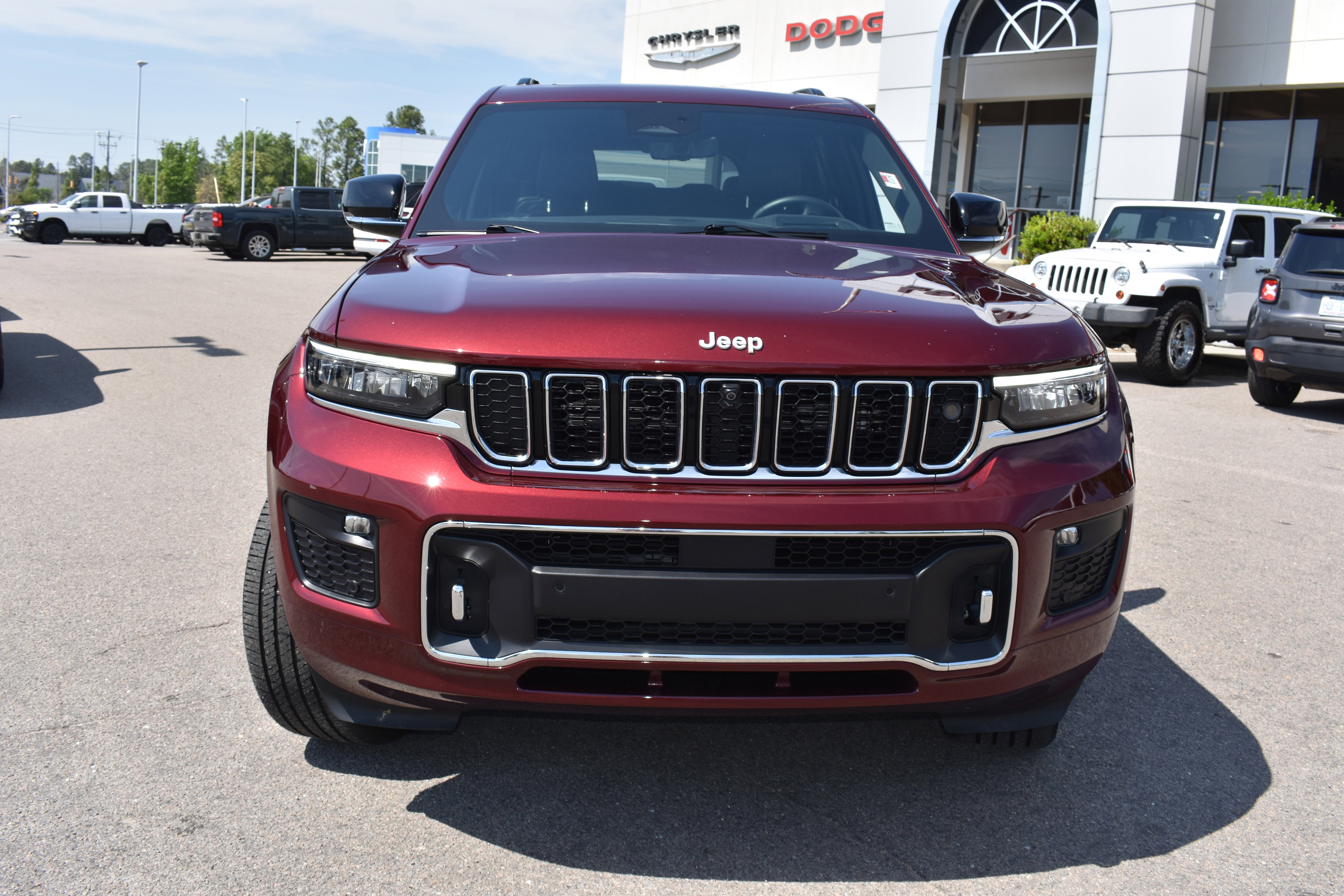 Used 2025 Jeep Grand Cherokee L Overland w/ Advanced Protech Group III AWD/4WD image 4