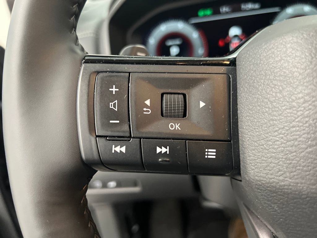 Used 2025 Nissan Rogue SL image 39