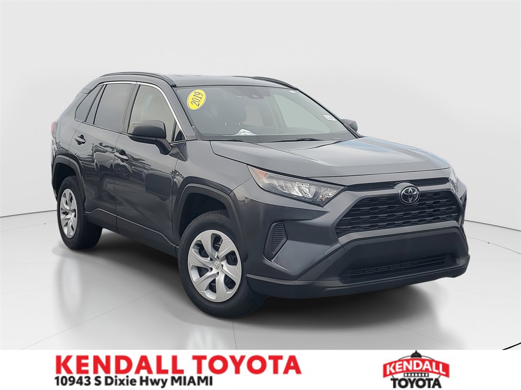 Used 2019 Toyota RAV4 LE image 1