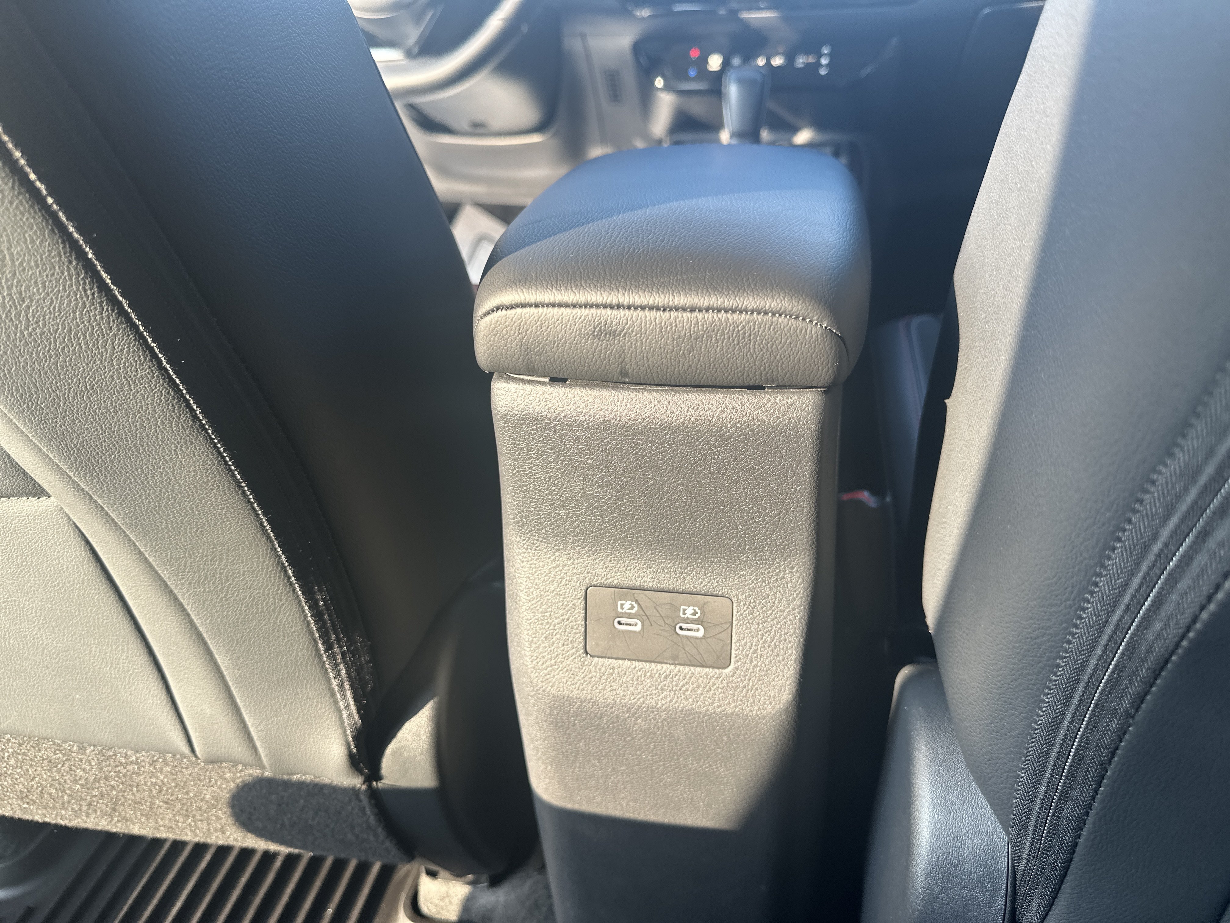 Certified 2025 Nissan Kicks SR FWD image 18