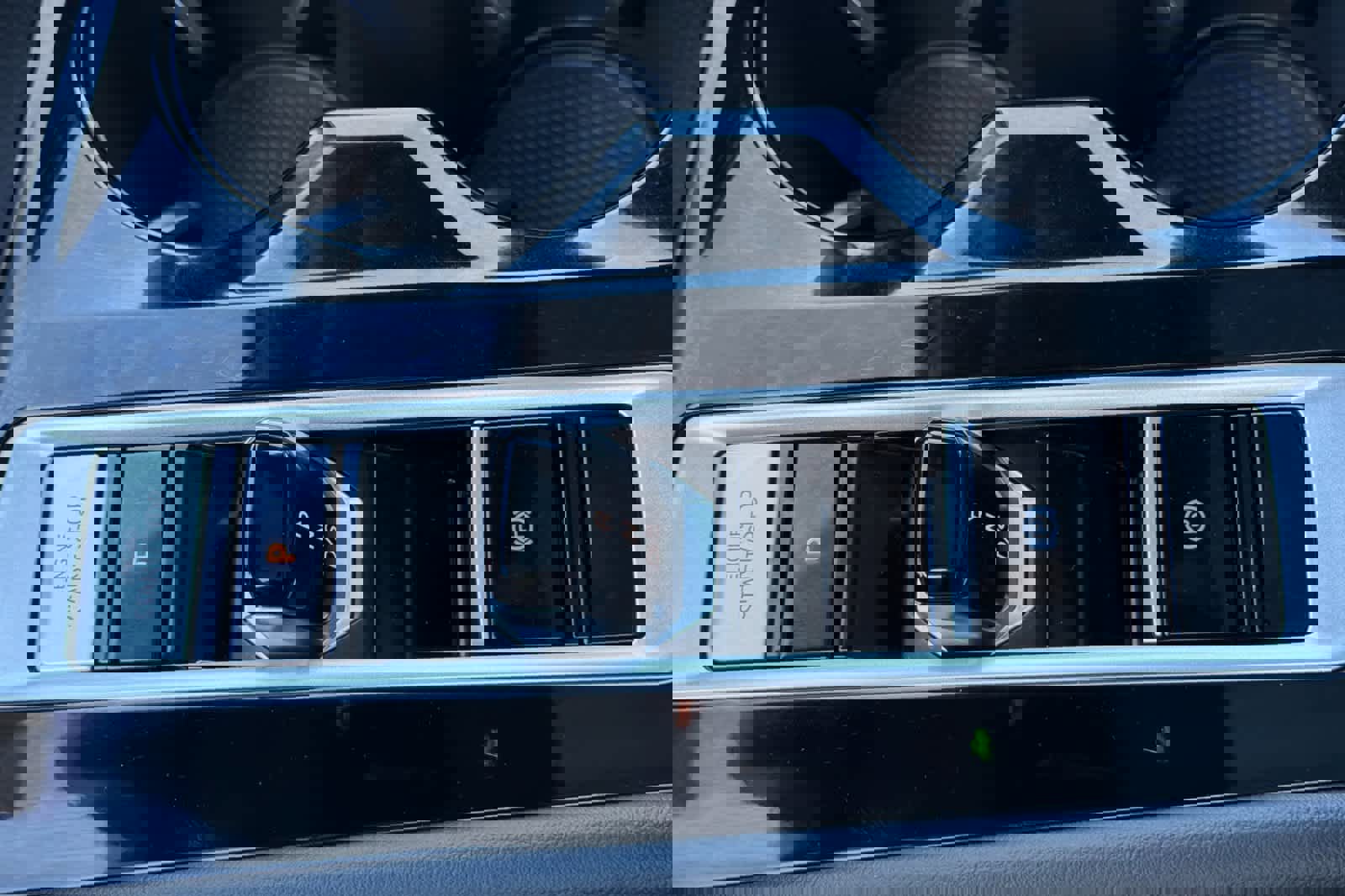 Used 2025 Volkswagen Atlas Peak Edition SE image 22