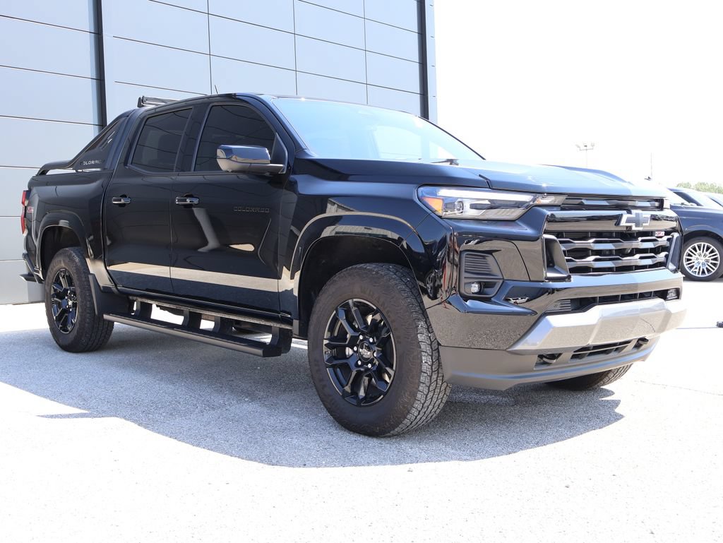 Used 2026 Chevrolet Colorado Z71 w/ Midnight Edition AWD/4WD image 6