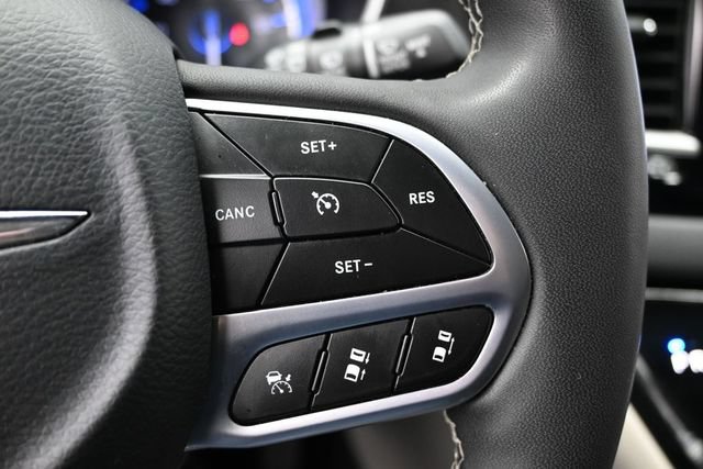 Certified 2024 Chrysler Pacifica Touring-L FWD image 30