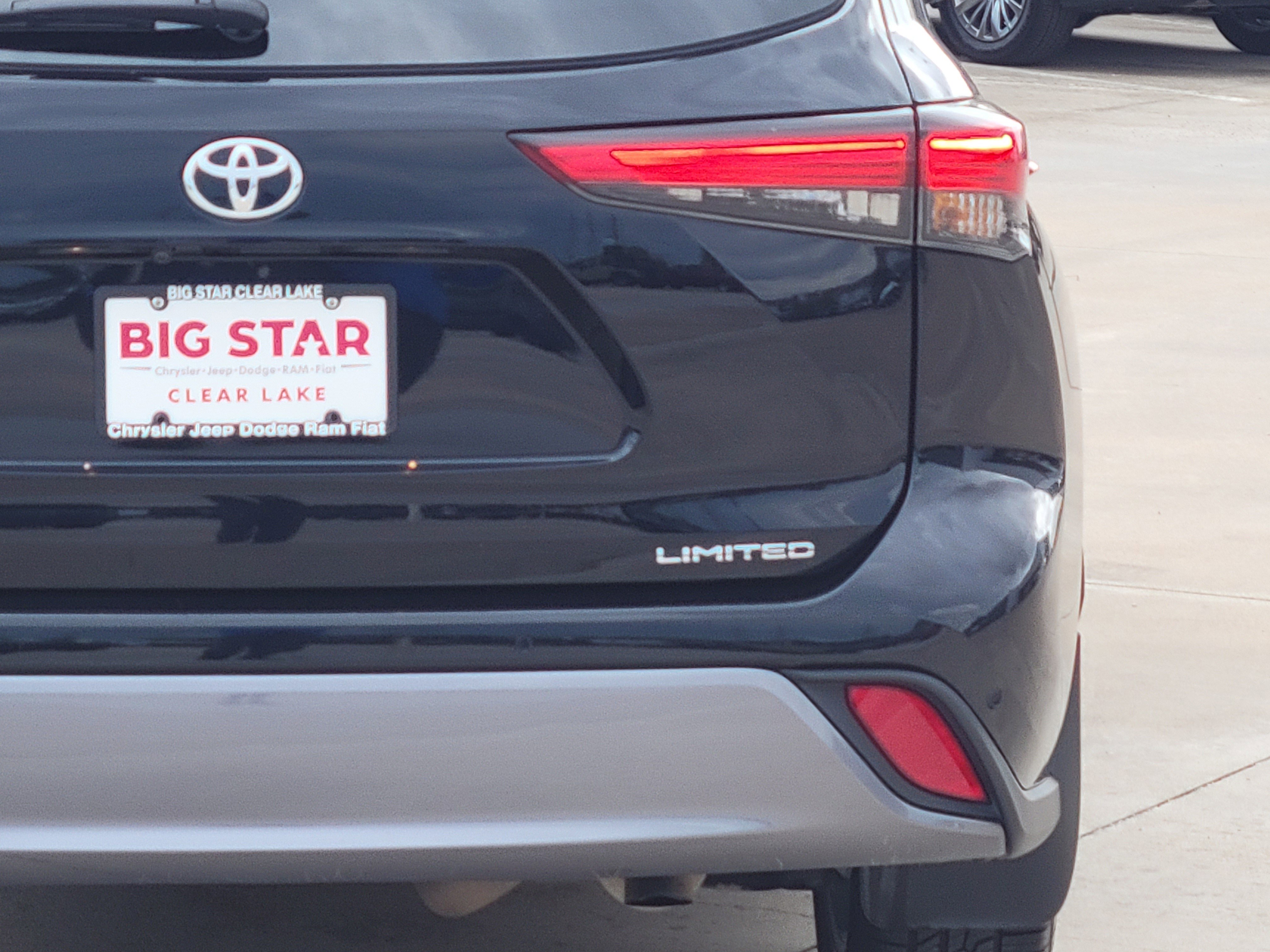 Used 2023 Toyota Highlander Limited image 7