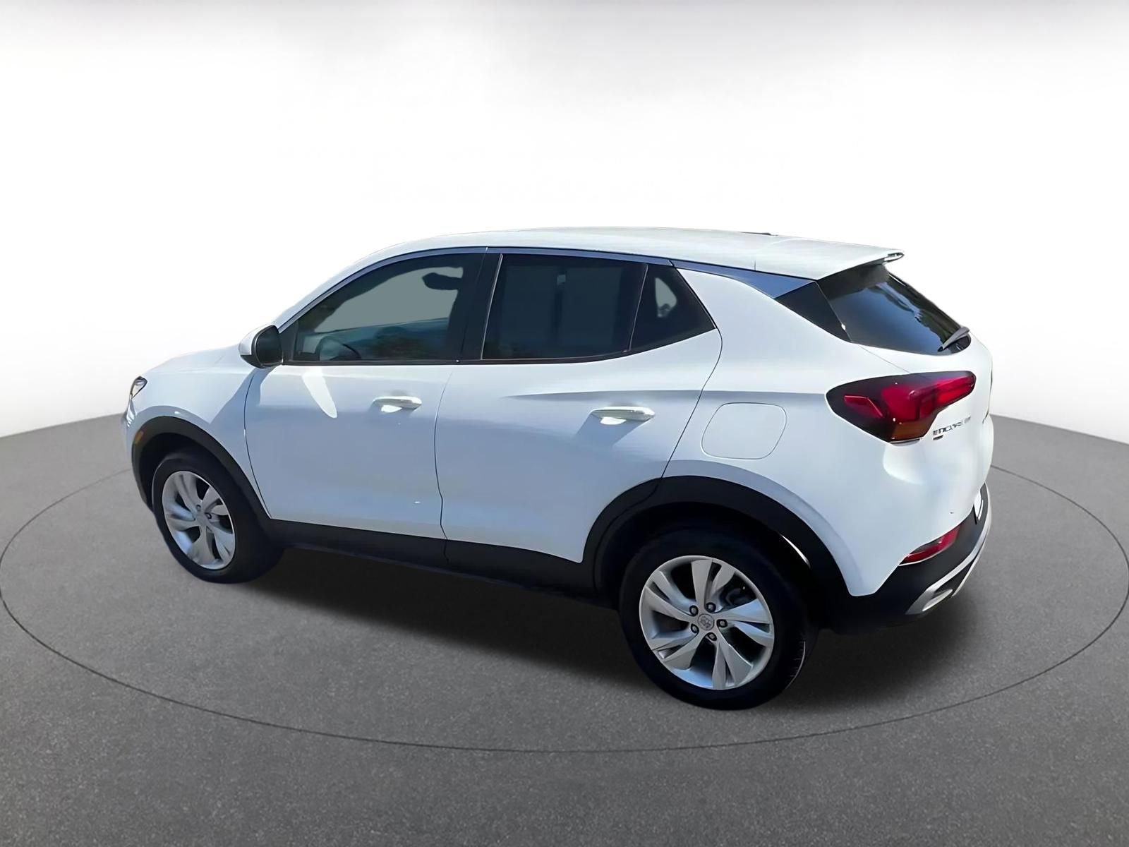 Used 2025 Buick Encore GX Preferred AWD/4WD image 9