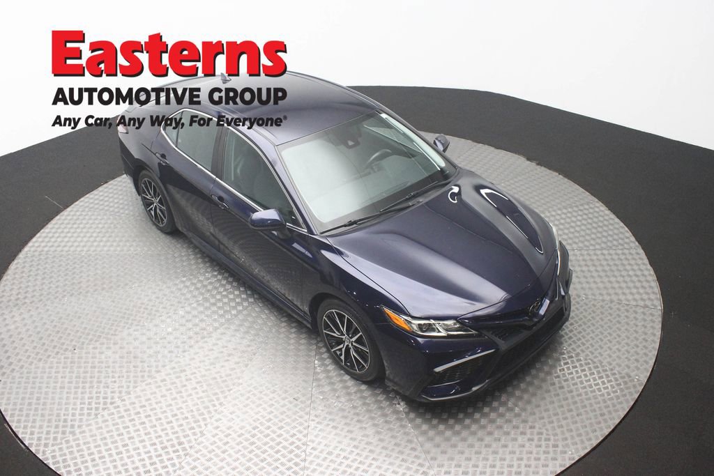 Used 2021 Toyota Camry SE FWD image 3