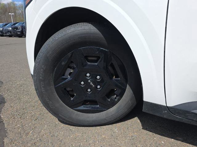Used 2025 Kia Carnival FWD image 13