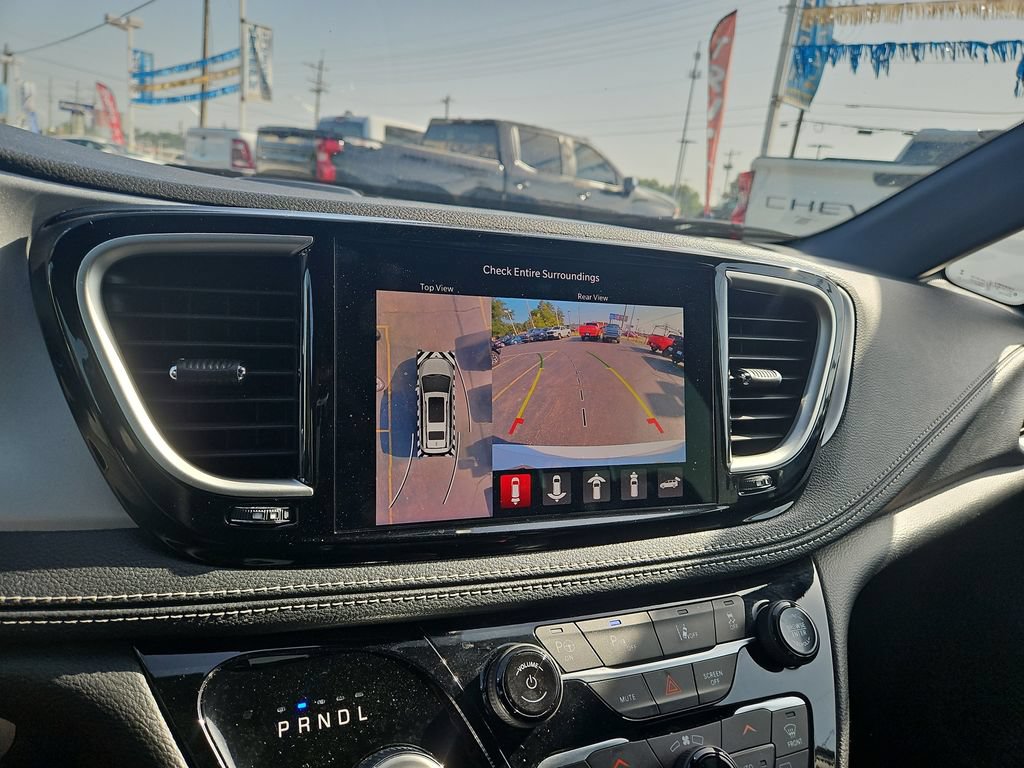 Used 2024 Chrysler Pacifica Limited FWD image 31