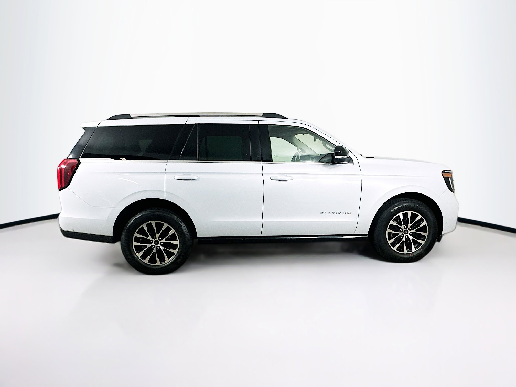 Used 2025 Ford Expedition Platinum AWD/4WD image 10