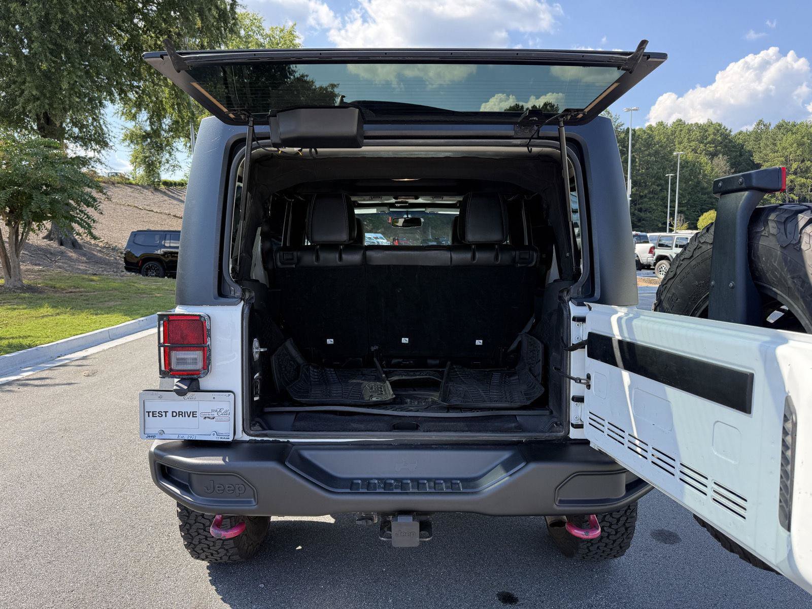Used 2015 Jeep Wrangler Unlimited Rubicon AWD/4WD image 29