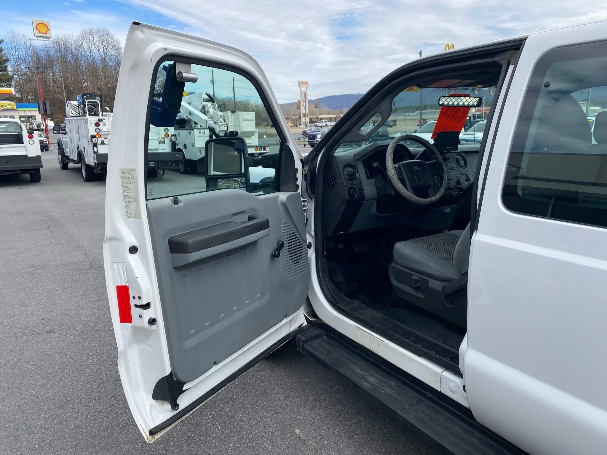 Used 2012 Ford F250 XL w/ Camper Pkg AWD/4WD image 8