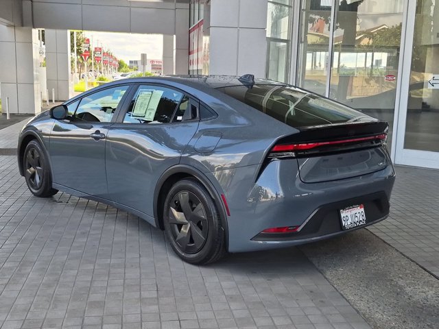 Used 2024 Toyota Prius LE FWD image 11