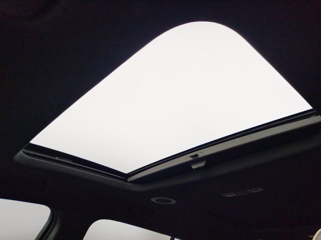 Used 2023 Chevrolet Traverse Premier image 21