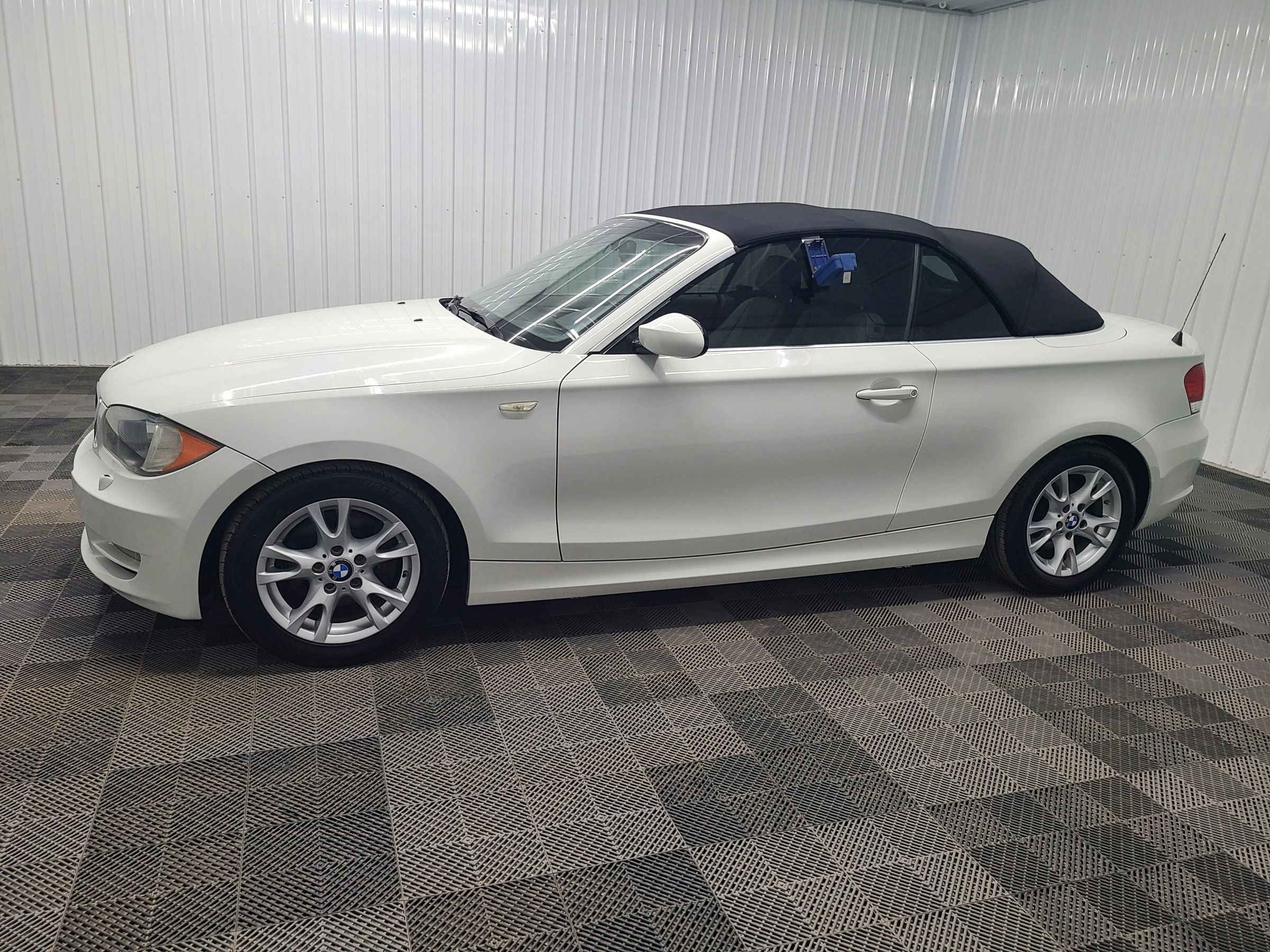 Used 2009 BMW 128i Convertible RWD image 8