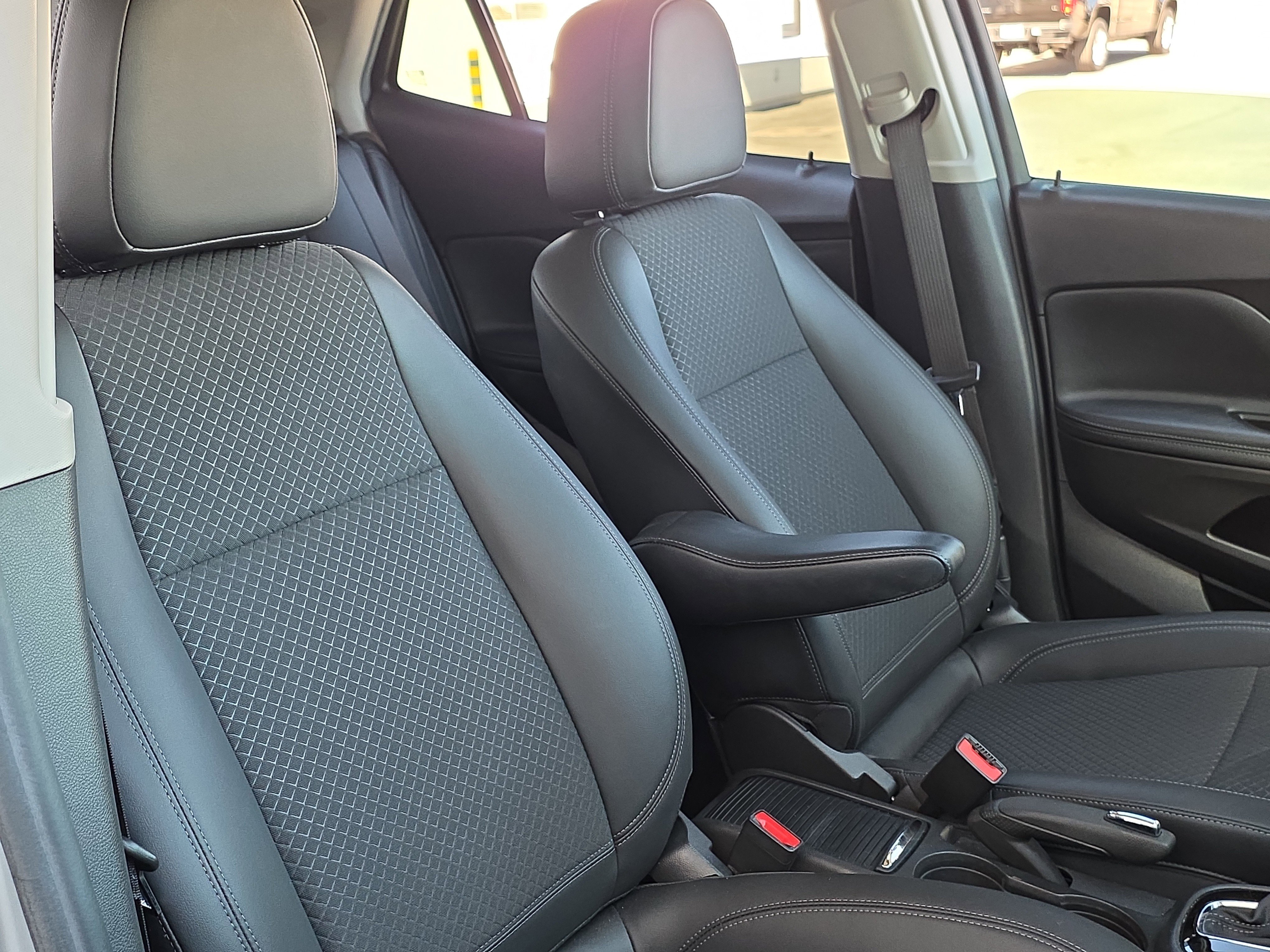 Used 2022 Buick Encore Preferred w/ Safety Package image 28