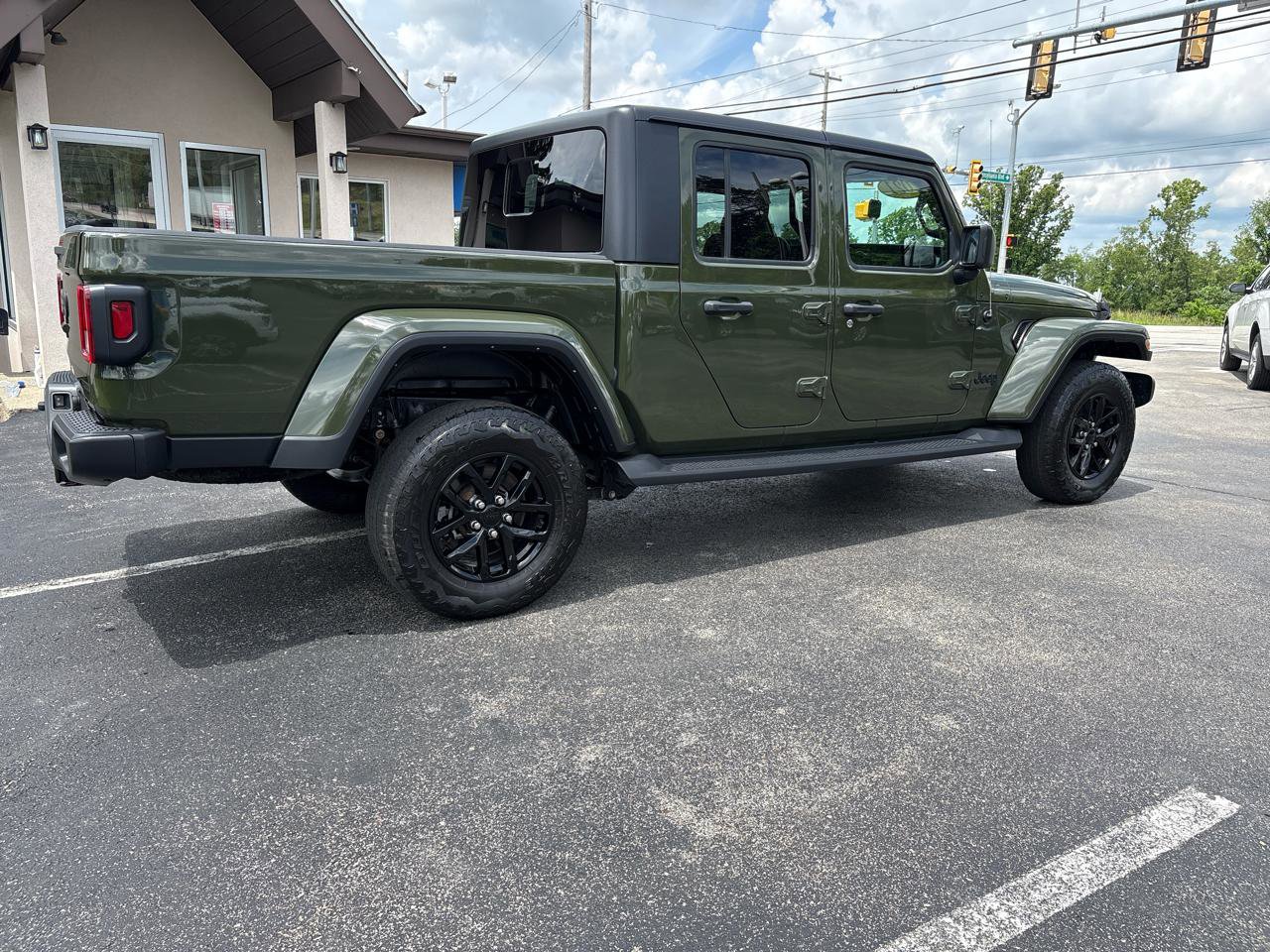 Used 2021 Jeep Gladiator Sport AWD/4WD image 5