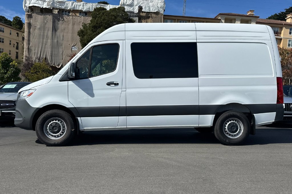 Used 2025 Mercedes-Benz Sprinter 2500 image 7