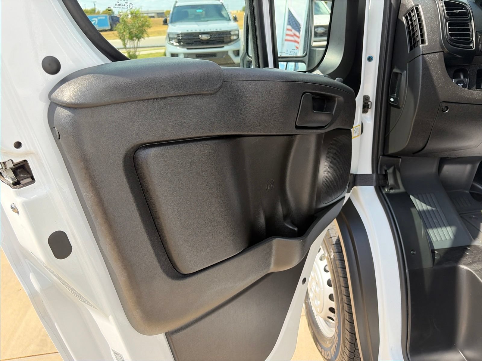 Used 2025 RAM ProMaster 2500 w/ Convenience Group FWD image 20