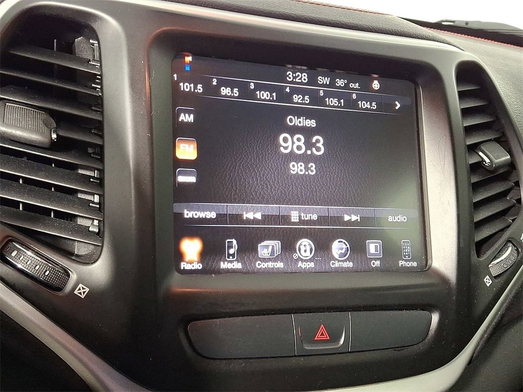 Used 2015 Jeep Cherokee Trailhawk w/ Cold Weather Group image 18