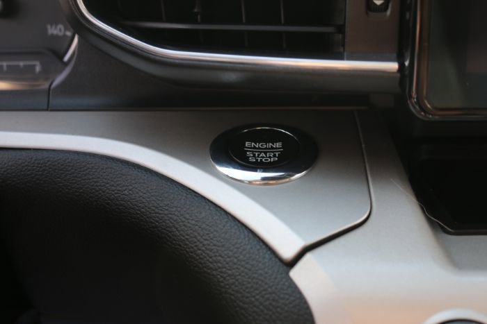 Used 2021 Ford Explorer XLT w/ Equipment Group 202A image 7