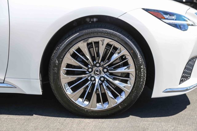 Used 2022 Lexus LS 500 w/ Accessory Package (Z1) image 10