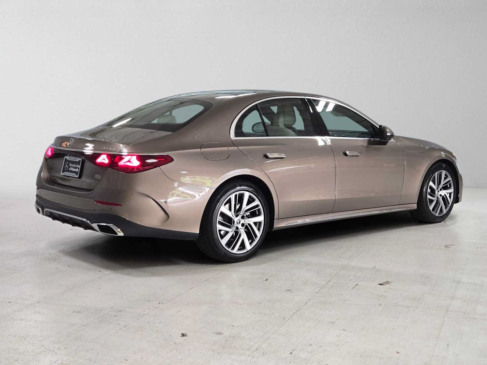 New 2027 Mercedes-Benz E 350 4MATIC Sedan image 3