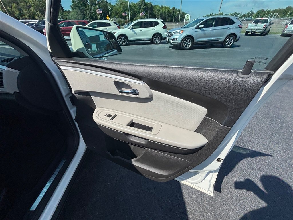 Used 2011 Chevrolet Traverse LTZ FWD image 30