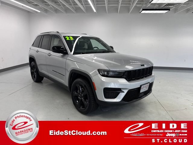 Used 2023 Jeep Grand Cherokee Altitude AWD/4WD image 1